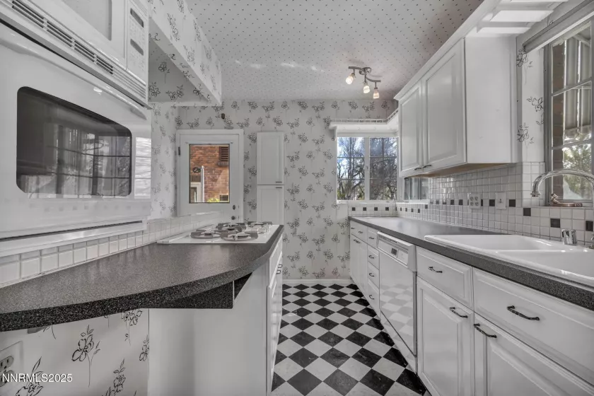 590 St Lawrence, Reno, Nevada 89509, 6 Bedrooms Bedrooms, ,5 BathroomsBathrooms,Residential,Residential,St Lawrence,250050473