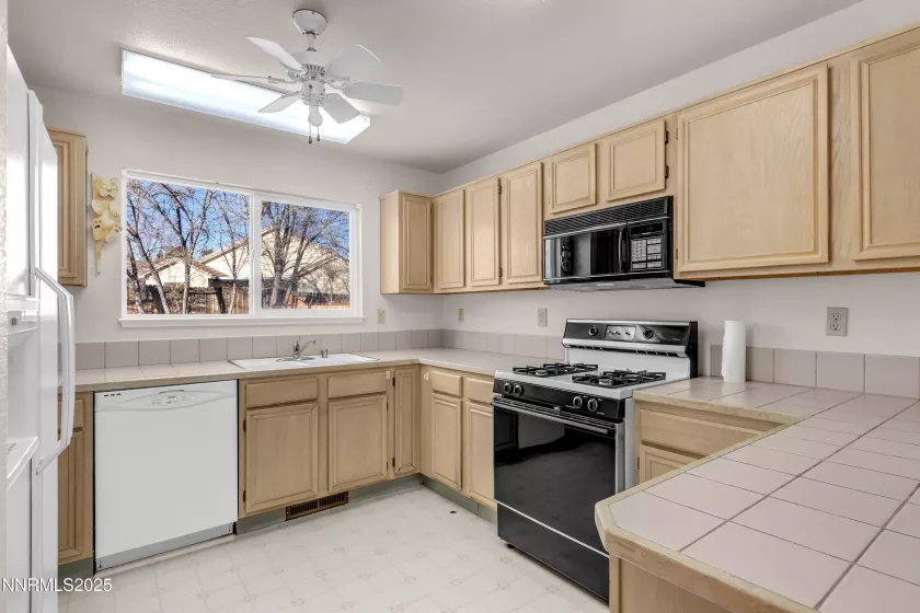 135 Spring Ridge, Sparks, Nevada 89436, 3 Bedrooms Bedrooms, ,2 BathroomsBathrooms,Residential Lease,Manufactured,Spring Ridge,250050568