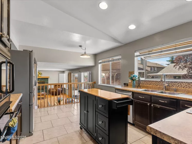 1066 Locomotive, Sparks, Nevada 89434, 4 Bedrooms Bedrooms, ,3 BathroomsBathrooms,Residential,Residential,Locomotive,250050572