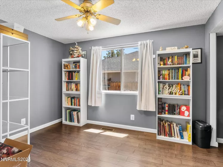 1066 Locomotive, Sparks, Nevada 89434, 4 Bedrooms Bedrooms, ,3 BathroomsBathrooms,Residential,Residential,Locomotive,250050572