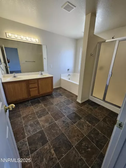 2399 Albatross, Sparks, Nevada 89441, 3 Bedrooms Bedrooms, ,2 BathroomsBathrooms,Residential,Residential,Albatross,250050613