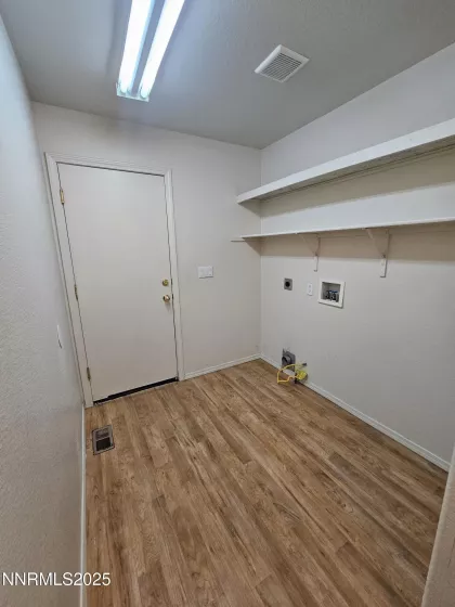 2399 Albatross, Sparks, Nevada 89441, 3 Bedrooms Bedrooms, ,2 BathroomsBathrooms,Residential,Residential,Albatross,250050613