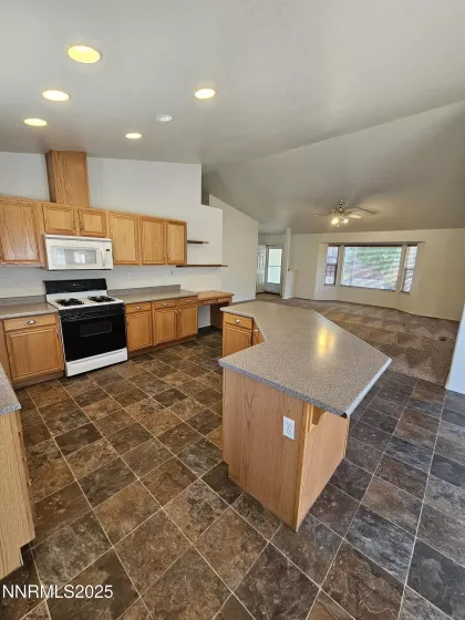 2399 Albatross, Sparks, Nevada 89441, 3 Bedrooms Bedrooms, ,2 BathroomsBathrooms,Residential,Residential,Albatross,250050613