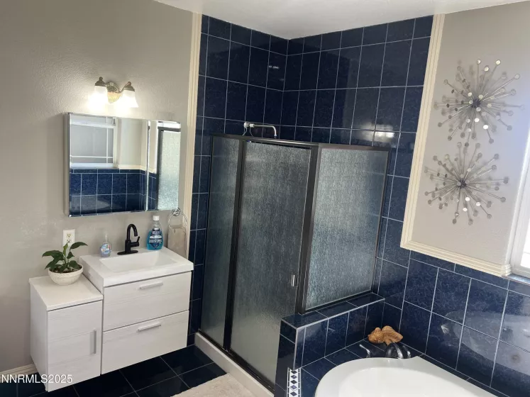 7650 Marie, Sparks, Nevada 89436, 6 Bedrooms Bedrooms, ,4 BathroomsBathrooms,Residential,Residential,Marie,250050625