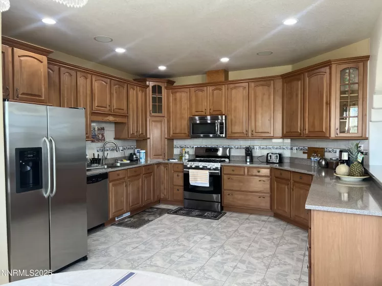 7650 Marie, Sparks, Nevada 89436, 6 Bedrooms Bedrooms, ,4 BathroomsBathrooms,Residential,Residential,Marie,250050625