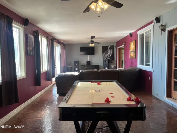 7650 Marie, Sparks, Nevada 89436, 6 Bedrooms Bedrooms, ,4 BathroomsBathrooms,Residential,Residential,Marie,250050625