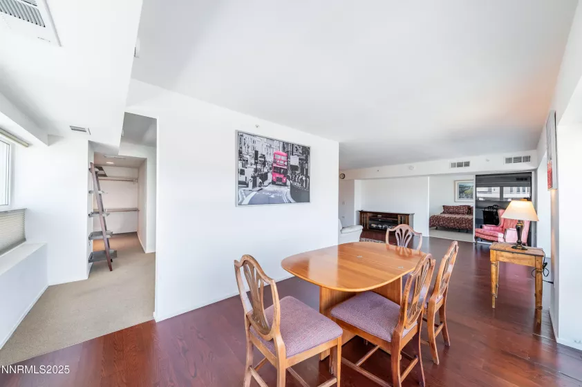 255 Sierra, Reno, Nevada 89501, 2 Bedrooms Bedrooms, ,2 BathroomsBathrooms,Residential,Residential,Sierra,250050628