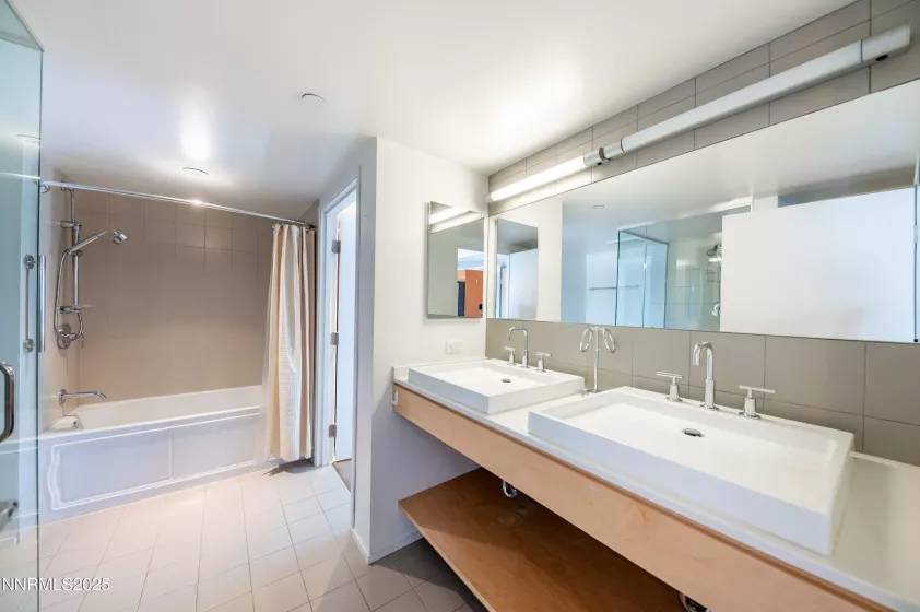 255 Sierra, Reno, Nevada 89501, 2 Bedrooms Bedrooms, ,2 BathroomsBathrooms,Residential,Residential,Sierra,250050628