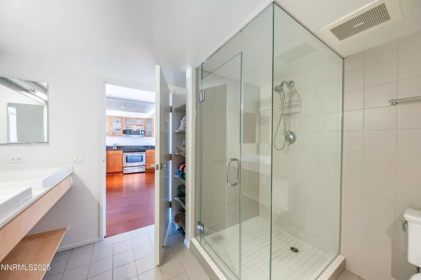 255 Sierra, Reno, Nevada 89501, 2 Bedrooms Bedrooms, ,2 BathroomsBathrooms,Residential,Residential,Sierra,250050628
