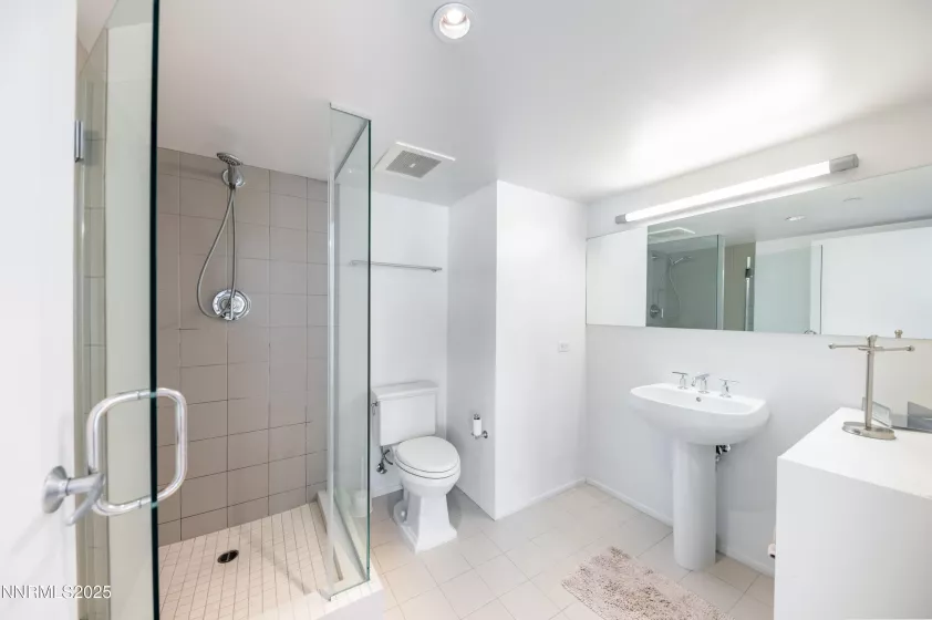 255 Sierra, Reno, Nevada 89501, 2 Bedrooms Bedrooms, ,2 BathroomsBathrooms,Residential,Residential,Sierra,250050628