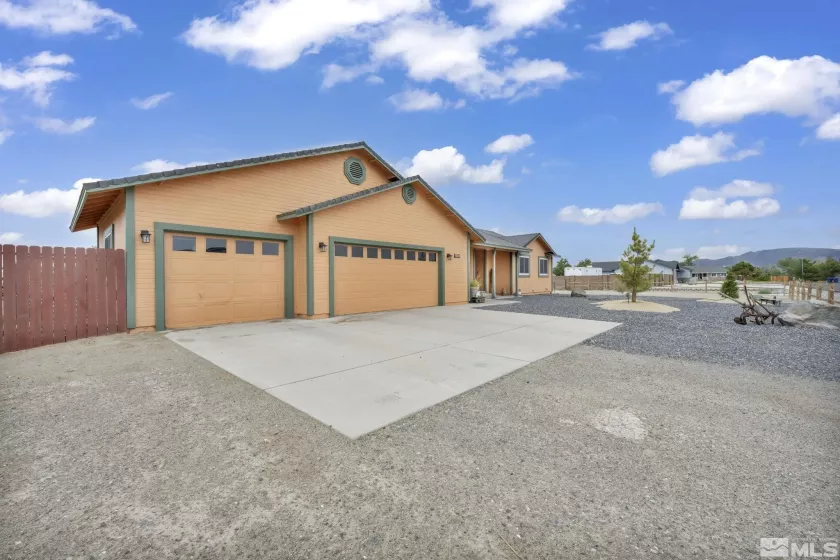 1155 Dinah, Fernley, Nevada 89408, 3 Bedrooms Bedrooms, ,2 BathroomsBathrooms,Residential,Residential,Dinah,240010316