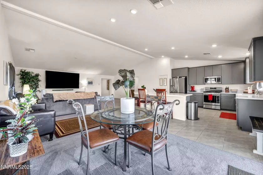 548 Fox Br, Sparks, Nevada 89441, 4 Bedrooms Bedrooms, ,3 BathroomsBathrooms,Residential,Residential,Fox Br,250050636