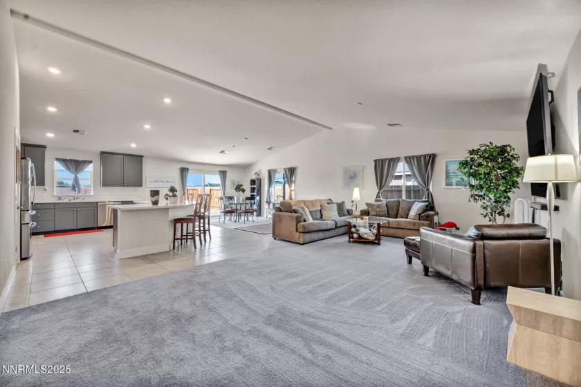 548 Fox Br, Sparks, Nevada 89441, 4 Bedrooms Bedrooms, ,3 BathroomsBathrooms,Residential,Residential,Fox Br,250050636