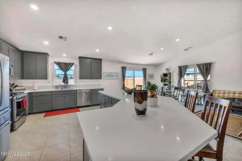 548 Fox Br, Sparks, Nevada 89441, 4 Bedrooms Bedrooms, ,3 BathroomsBathrooms,Residential,Residential,Fox Br,250050636