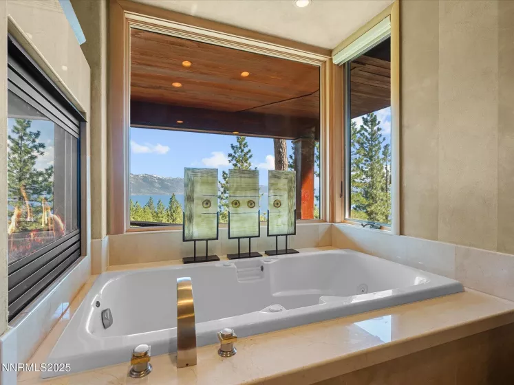 Junior suite bath