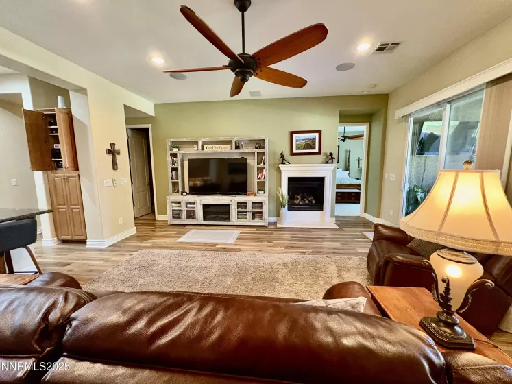 4374 Descent, Sparks, Nevada 89436, 3 Bedrooms Bedrooms, ,3 BathroomsBathrooms,Residential,Residential,Descent,250050645
