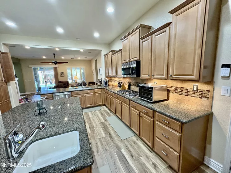 4374 Descent, Sparks, Nevada 89436, 3 Bedrooms Bedrooms, ,3 BathroomsBathrooms,Residential,Residential,Descent,250050645