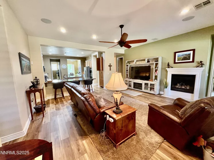 4374 Descent, Sparks, Nevada 89436, 3 Bedrooms Bedrooms, ,3 BathroomsBathrooms,Residential,Residential,Descent,250050645