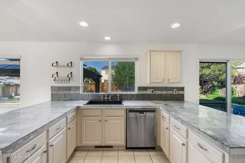 5170 Lorenzo, Sparks, Nevada 89436, 3 Bedrooms Bedrooms, ,3 BathroomsBathrooms,Residential,Residential,Lorenzo,250050717