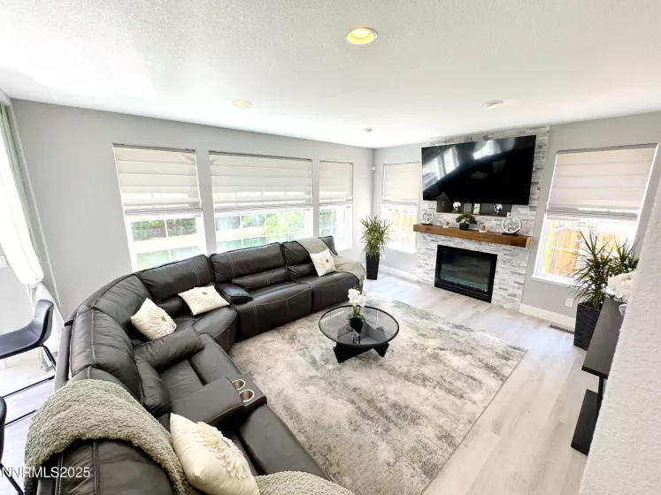6726 Runnymede, Sparks, Nevada 89436, 4 Bedrooms Bedrooms, ,3 BathroomsBathrooms,Residential,Residential,Runnymede,250050723