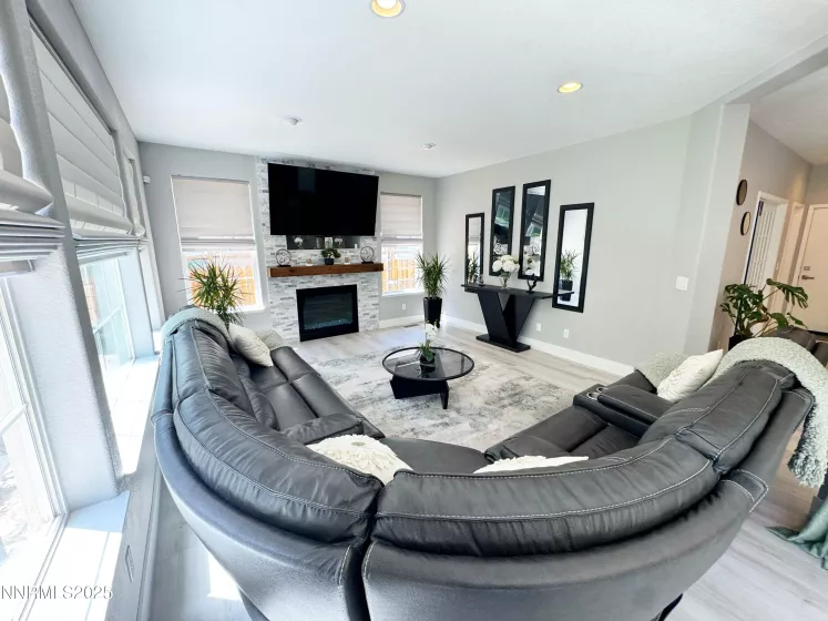 6726 Runnymede, Sparks, Nevada 89436, 4 Bedrooms Bedrooms, ,3 BathroomsBathrooms,Residential,Residential,Runnymede,250050723