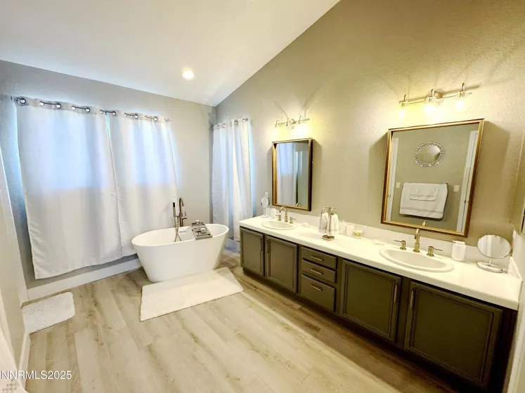 6726 Runnymede, Sparks, Nevada 89436, 4 Bedrooms Bedrooms, ,3 BathroomsBathrooms,Residential,Residential,Runnymede,250050723
