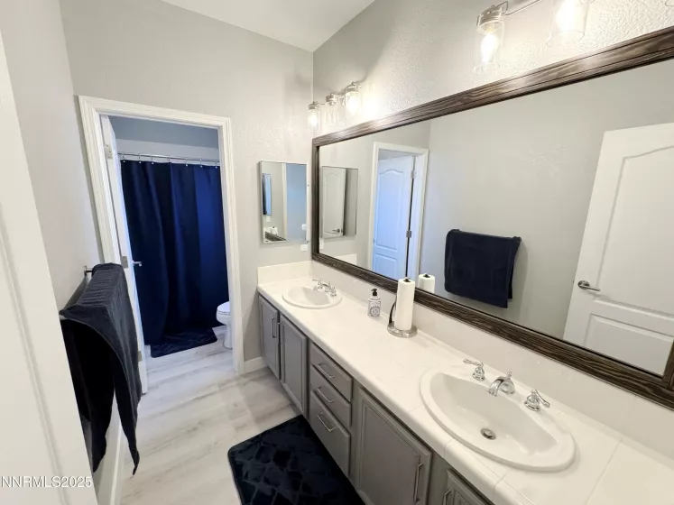 6726 Runnymede, Sparks, Nevada 89436, 4 Bedrooms Bedrooms, ,3 BathroomsBathrooms,Residential,Residential,Runnymede,250050723