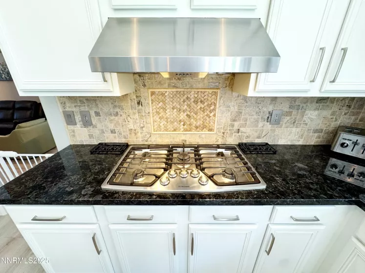6726 Runnymede, Sparks, Nevada 89436, 4 Bedrooms Bedrooms, ,3 BathroomsBathrooms,Residential,Residential,Runnymede,250050723