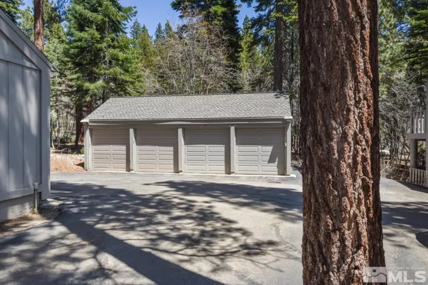 696 Village, Incline Village, Nevada 89451, 2 Bedrooms Bedrooms, ,2 BathroomsBathrooms,Residential,Residential,Village,240010681