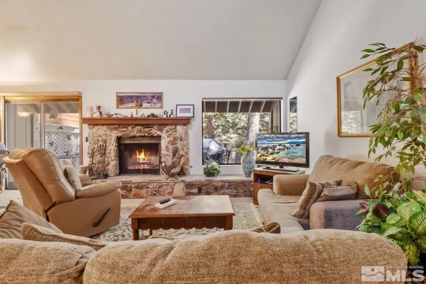 696 Village, Incline Village, Nevada 89451, 2 Bedrooms Bedrooms, ,2 BathroomsBathrooms,Residential,Residential,Village,240010681