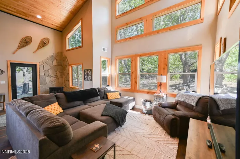 1147 Autumn Hills, Gardnerville, Nevada 89460, 3 Bedrooms Bedrooms, ,3 BathroomsBathrooms,Residential,Residential,Autumn Hills,250050743