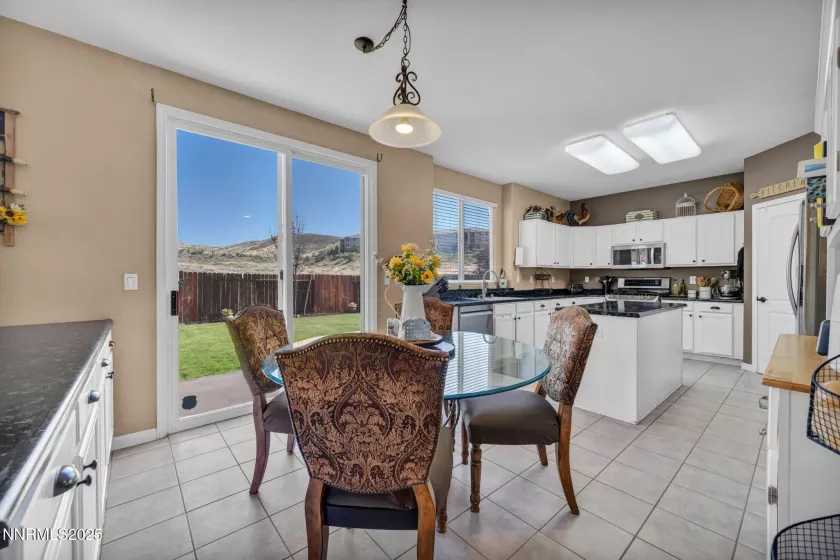 3201 Green River, Reno, Nevada 89503, 5 Bedrooms Bedrooms, ,3 BathroomsBathrooms,Residential,Residential,Green River,250050742