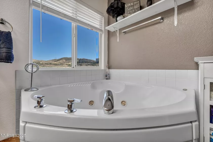 3201 Green River, Reno, Nevada 89503, 5 Bedrooms Bedrooms, ,3 BathroomsBathrooms,Residential,Residential,Green River,250050742