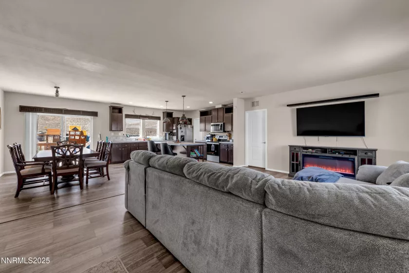 7410 Beech, Silver Springs, Nevada 89429, 3 Bedrooms Bedrooms, ,2 BathroomsBathrooms,Residential,Residential,Beech,250050747