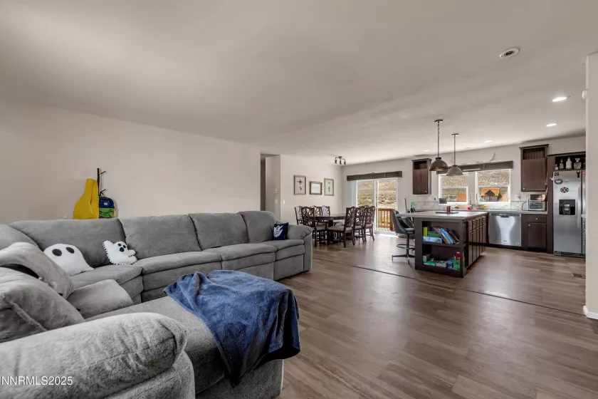 7410 Beech, Silver Springs, Nevada 89429, 3 Bedrooms Bedrooms, ,2 BathroomsBathrooms,Residential,Residential,Beech,250050747