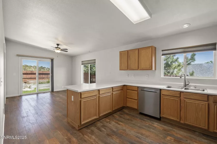 7519 Cezanne, Sun Valley, Nevada 89433, 3 Bedrooms Bedrooms, ,2 BathroomsBathrooms,Residential,Residential,Cezanne,250050749