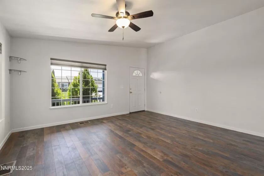 7519 Cezanne, Sun Valley, Nevada 89433, 3 Bedrooms Bedrooms, ,2 BathroomsBathrooms,Residential,Residential,Cezanne,250050749