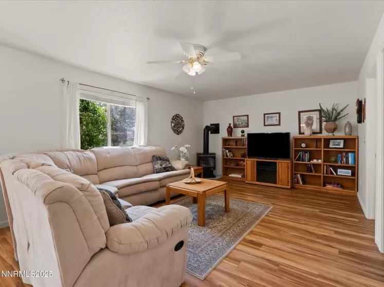 207 Poppy Hills, Fernley, Nevada 89408, 3 Bedrooms Bedrooms, ,3 BathroomsBathrooms,Residential,Residential,Poppy Hills,250050787