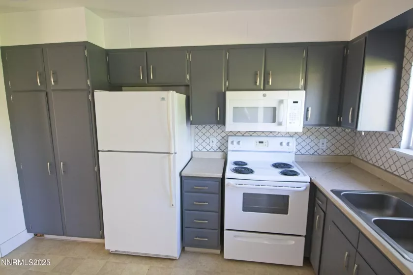 111 Smithridge, Reno, Nevada 89502, 2 Bedrooms Bedrooms, ,2 BathroomsBathrooms,Residential Lease,Manufactured,Smithridge,250050795