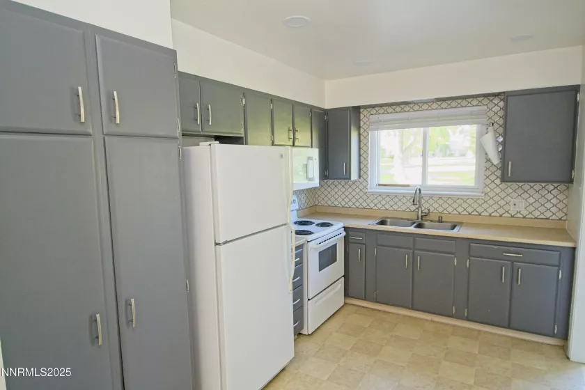 111 Smithridge, Reno, Nevada 89502, 2 Bedrooms Bedrooms, ,2 BathroomsBathrooms,Residential Lease,Manufactured,Smithridge,250050795