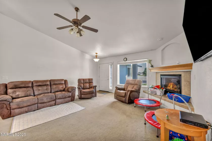 753 Divot, Fernley, Nevada 89408, 4 Bedrooms Bedrooms, ,4 BathroomsBathrooms,Residential,Residential,Divot,250050818