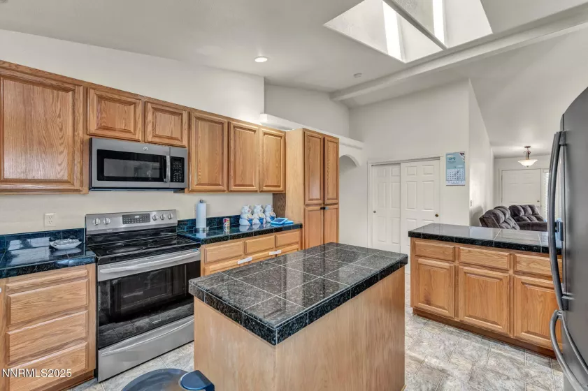 753 Divot, Fernley, Nevada 89408, 4 Bedrooms Bedrooms, ,4 BathroomsBathrooms,Residential,Residential,Divot,250050818