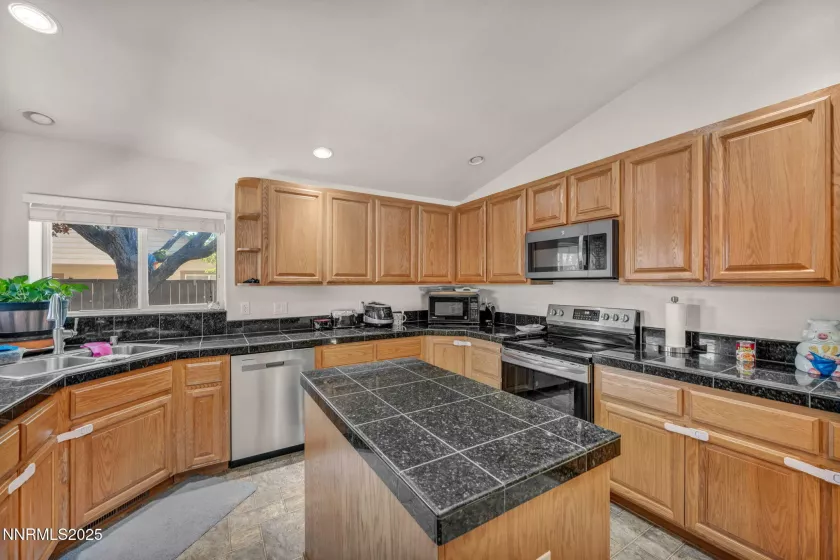 753 Divot, Fernley, Nevada 89408, 4 Bedrooms Bedrooms, ,4 BathroomsBathrooms,Residential,Residential,Divot,250050818
