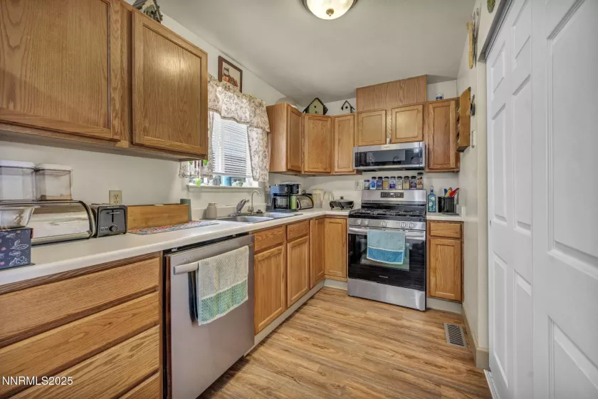 1041 Roberta, Fallon, Nevada 89406, 3 Bedrooms Bedrooms, ,2 BathroomsBathrooms,Residential,Residential,Roberta,250050825
