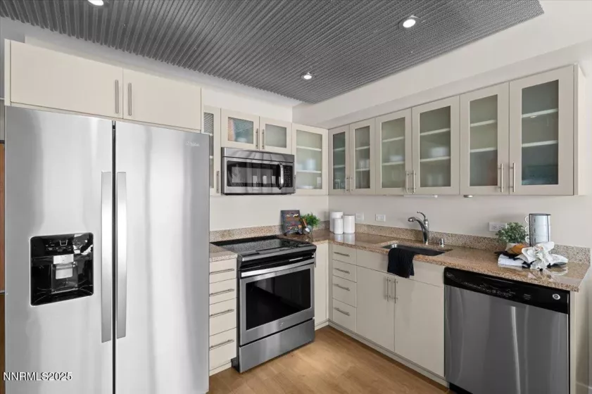 255 Sierra, Reno, Nevada 89501, 1 Bedroom Bedrooms, ,1 BathroomBathrooms,Residential,Residential,Sierra,250050820