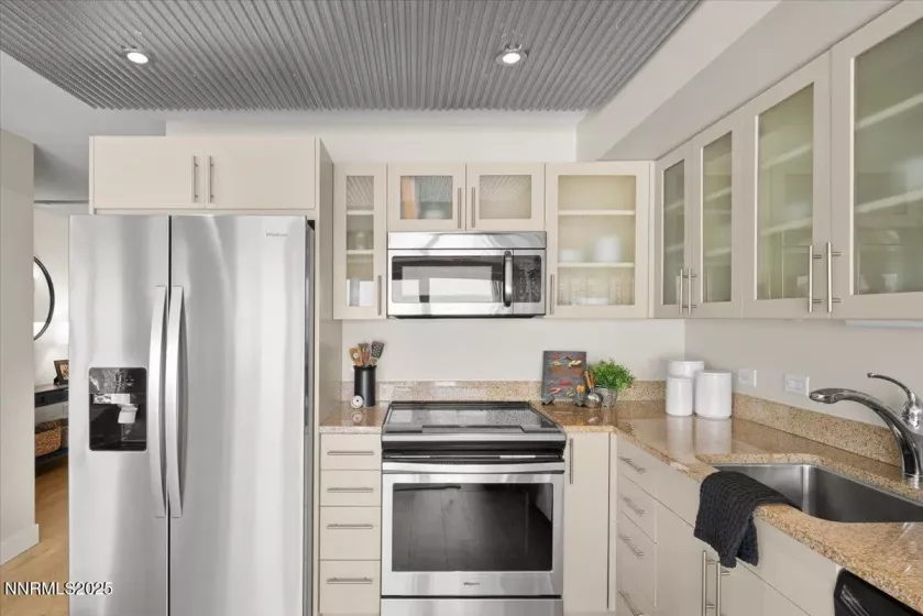 255 Sierra, Reno, Nevada 89501, 1 Bedroom Bedrooms, ,1 BathroomBathrooms,Residential,Residential,Sierra,250050820