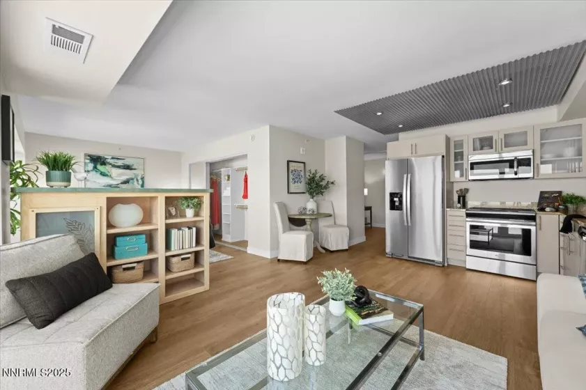255 Sierra, Reno, Nevada 89501, 1 Bedroom Bedrooms, ,1 BathroomBathrooms,Residential,Residential,Sierra,250050820