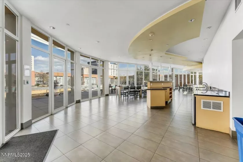 255 Sierra, Reno, Nevada 89501, 1 Bedroom Bedrooms, ,1 BathroomBathrooms,Residential,Residential,Sierra,250050820