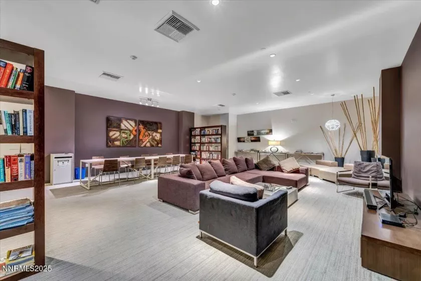 255 Sierra, Reno, Nevada 89501, 1 Bedroom Bedrooms, ,1 BathroomBathrooms,Residential,Residential,Sierra,250050820