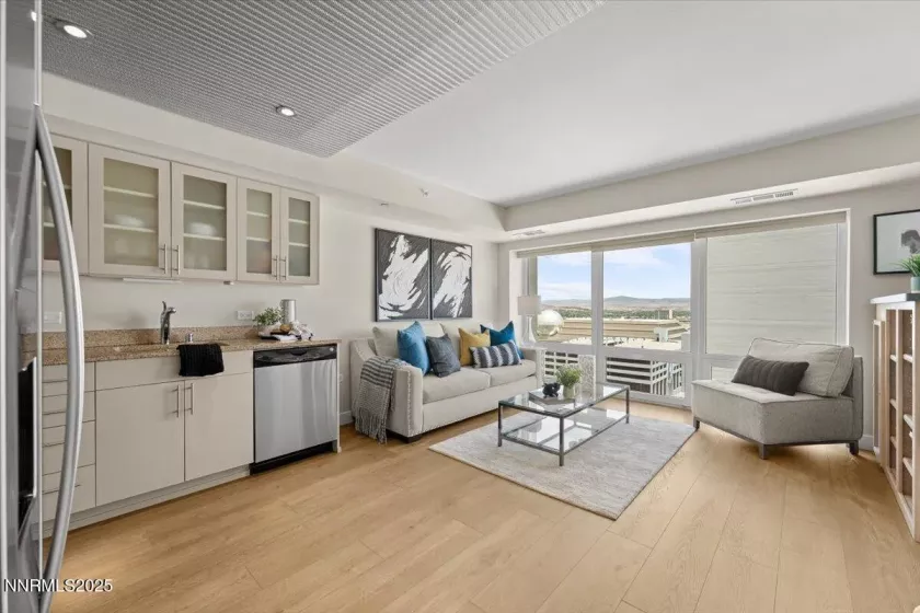 255 Sierra, Reno, Nevada 89501, 1 Bedroom Bedrooms, ,1 BathroomBathrooms,Residential,Residential,Sierra,250050820